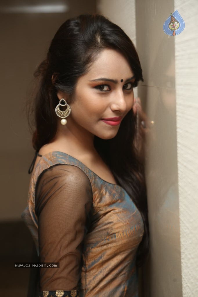 Kenisha Chandran Stills - 50 / 57 photos