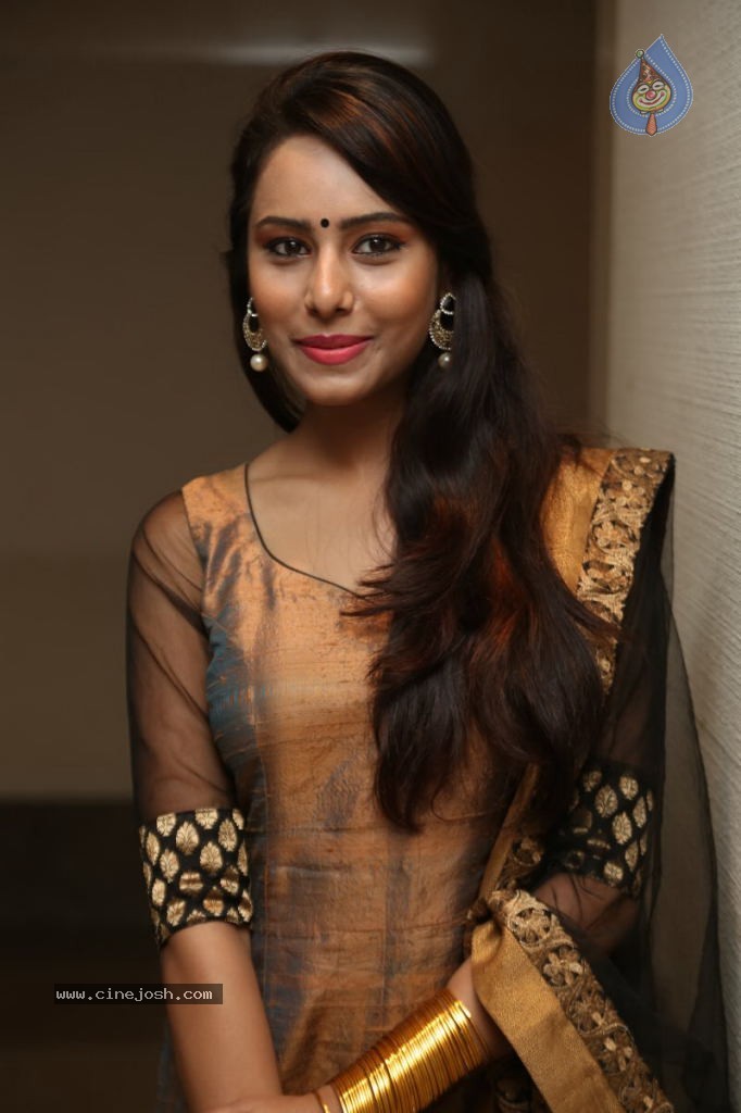 Kenisha Chandran Stills - 53 / 57 photos