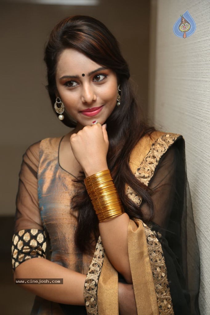 Kenisha Chandran Stills - 55 / 57 photos