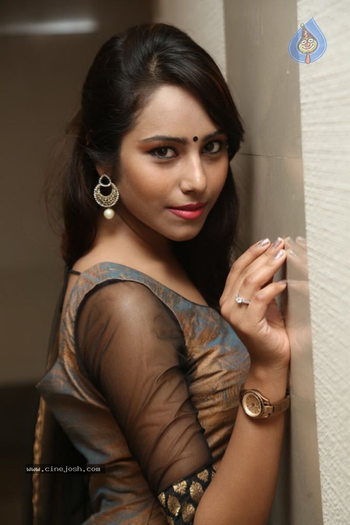 Kenisha Chandran Stills - 56 / 57 photos