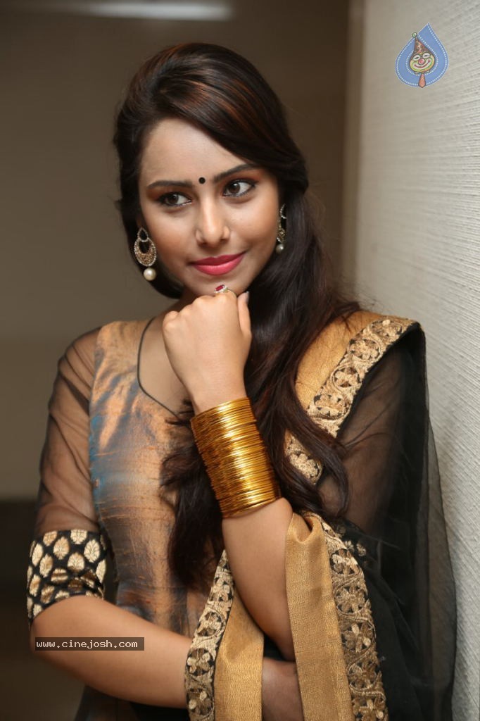 Kenisha Chandran Stills - 57 / 57 photos