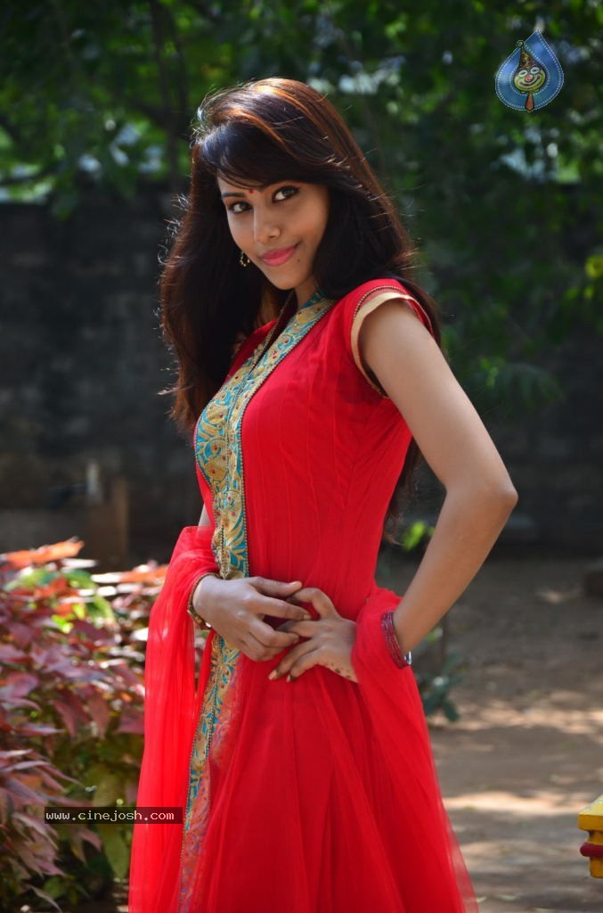 Khenishna Chandran Stills - 16 / 40 photos