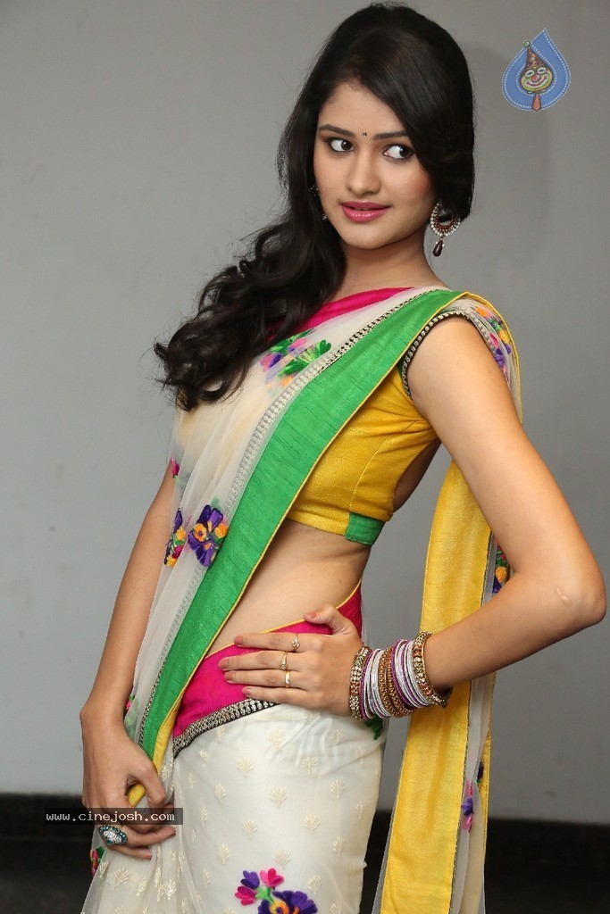 Khushi Stills - 33 / 68 photos