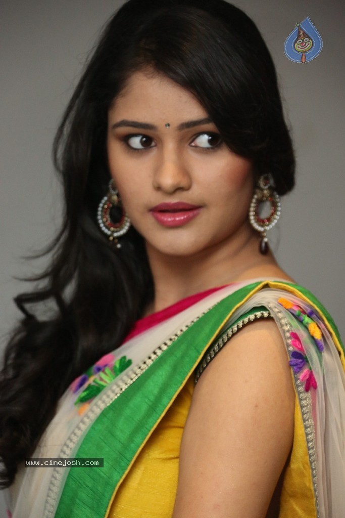 Khushi Stills - 44 / 68 photos