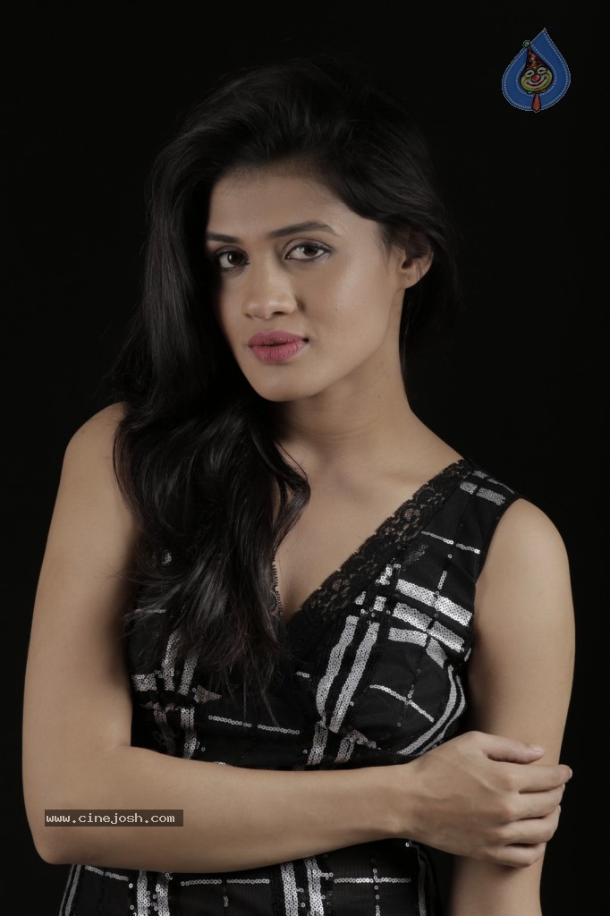 Kimaya New Stills - 88 / 95 photos