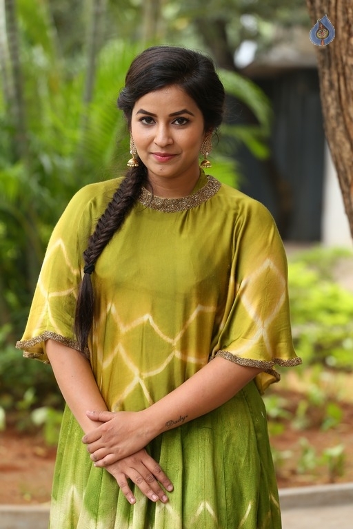 Komali Latest Photos - 20 / 21 photos