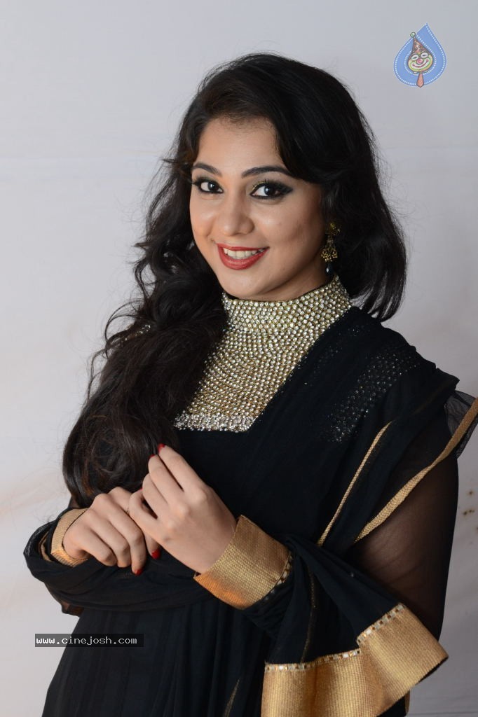 Krathi Stills - 22 / 50 photos