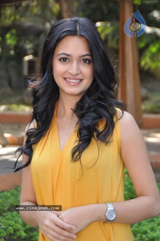 Kriti Kharbanda New Stills - 9 / 69 photos