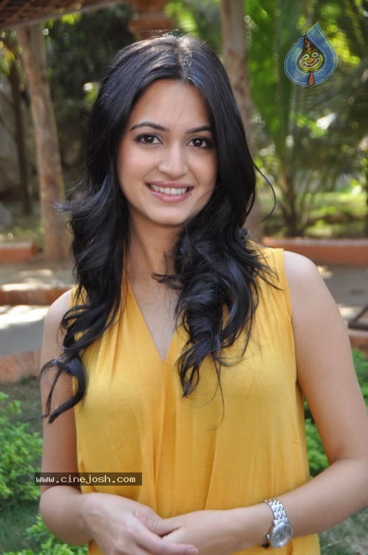 Kriti Kharbanda New Stills - 47 / 69 photos