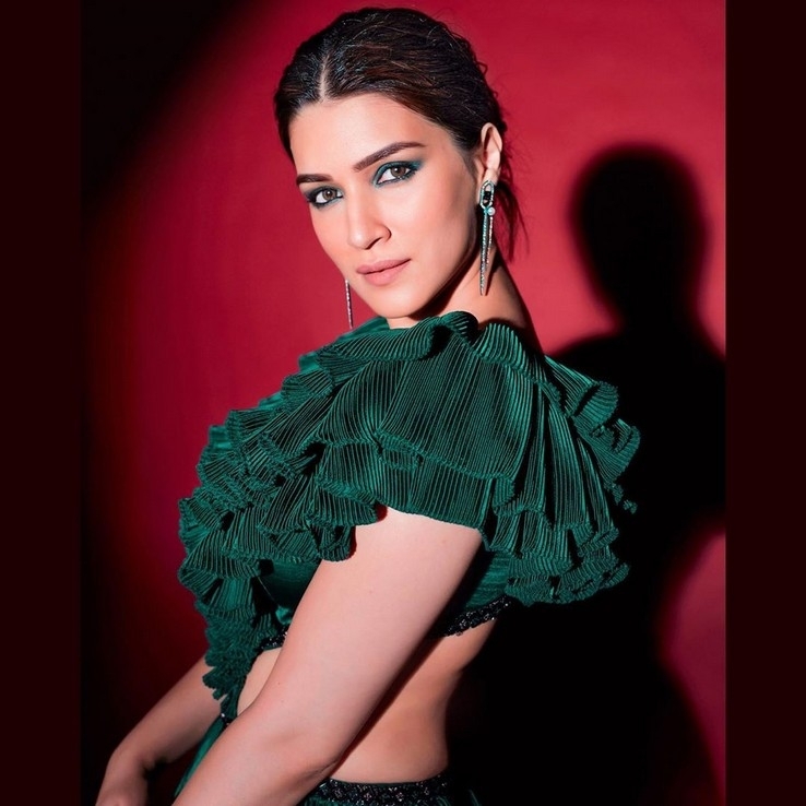 Kriti Sanon Stills - 9 / 18 photos