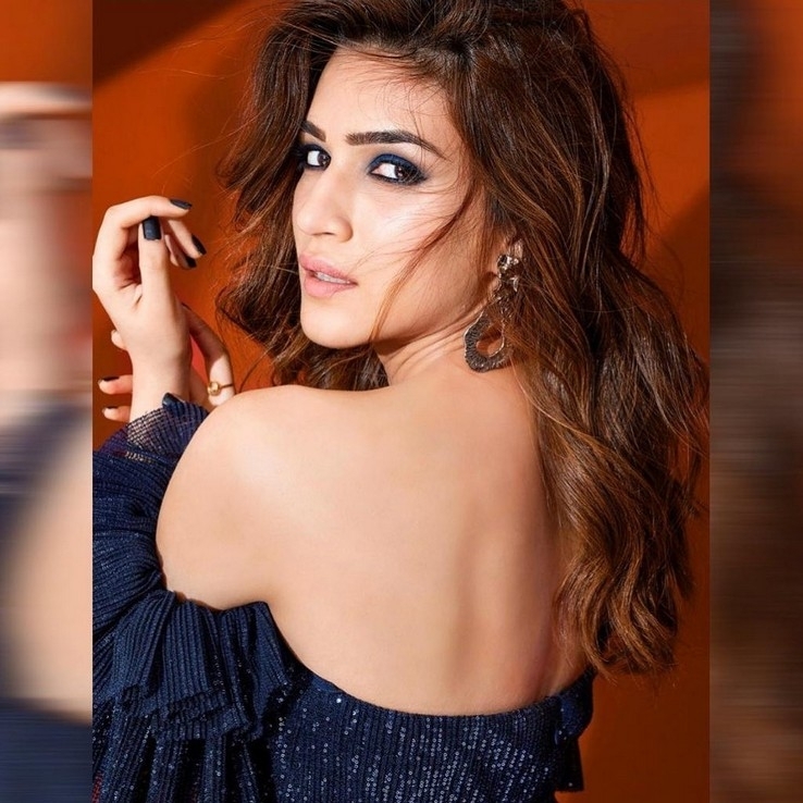 Kriti Sanon Stills - 14 / 17 photos