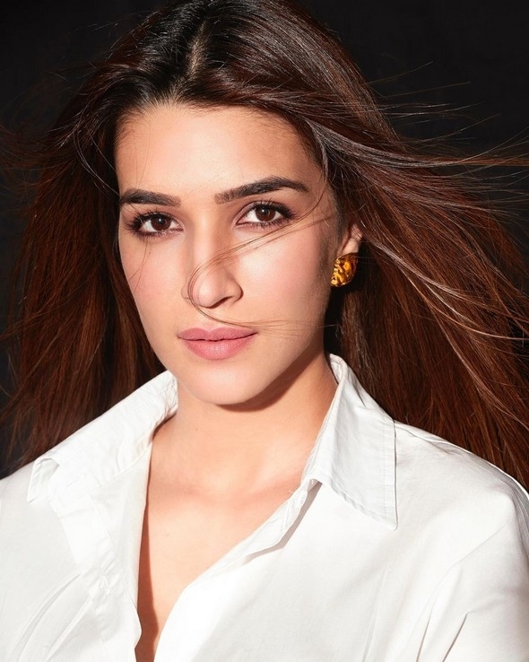 Kriti Sanon Stills - 17 / 17 photos