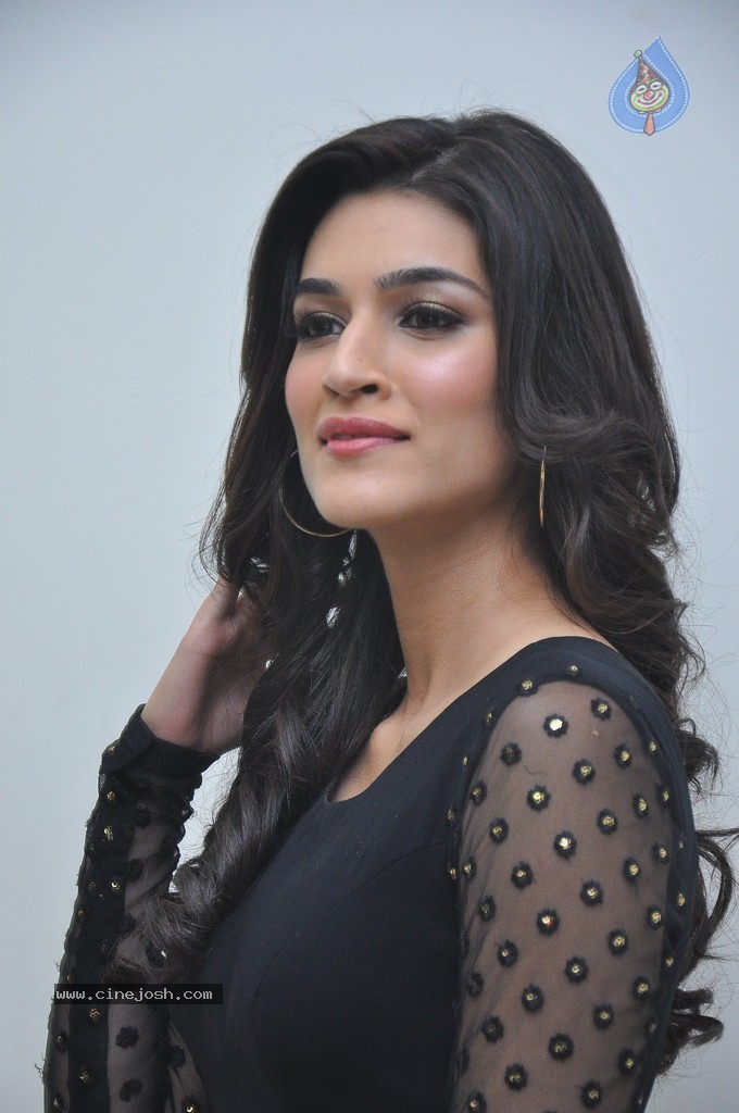 Kriti Sanon Stills - 36 / 43 photos