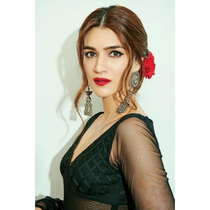 Kriti Sanon Stills - 10 / 13 photos