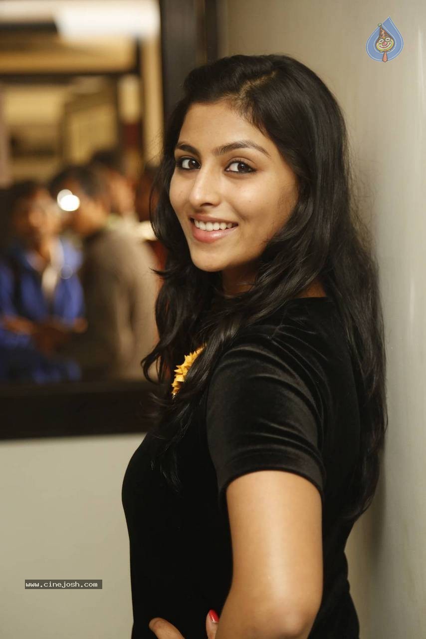 Kruthika Jayakumar Photos - 1 / 45 photos