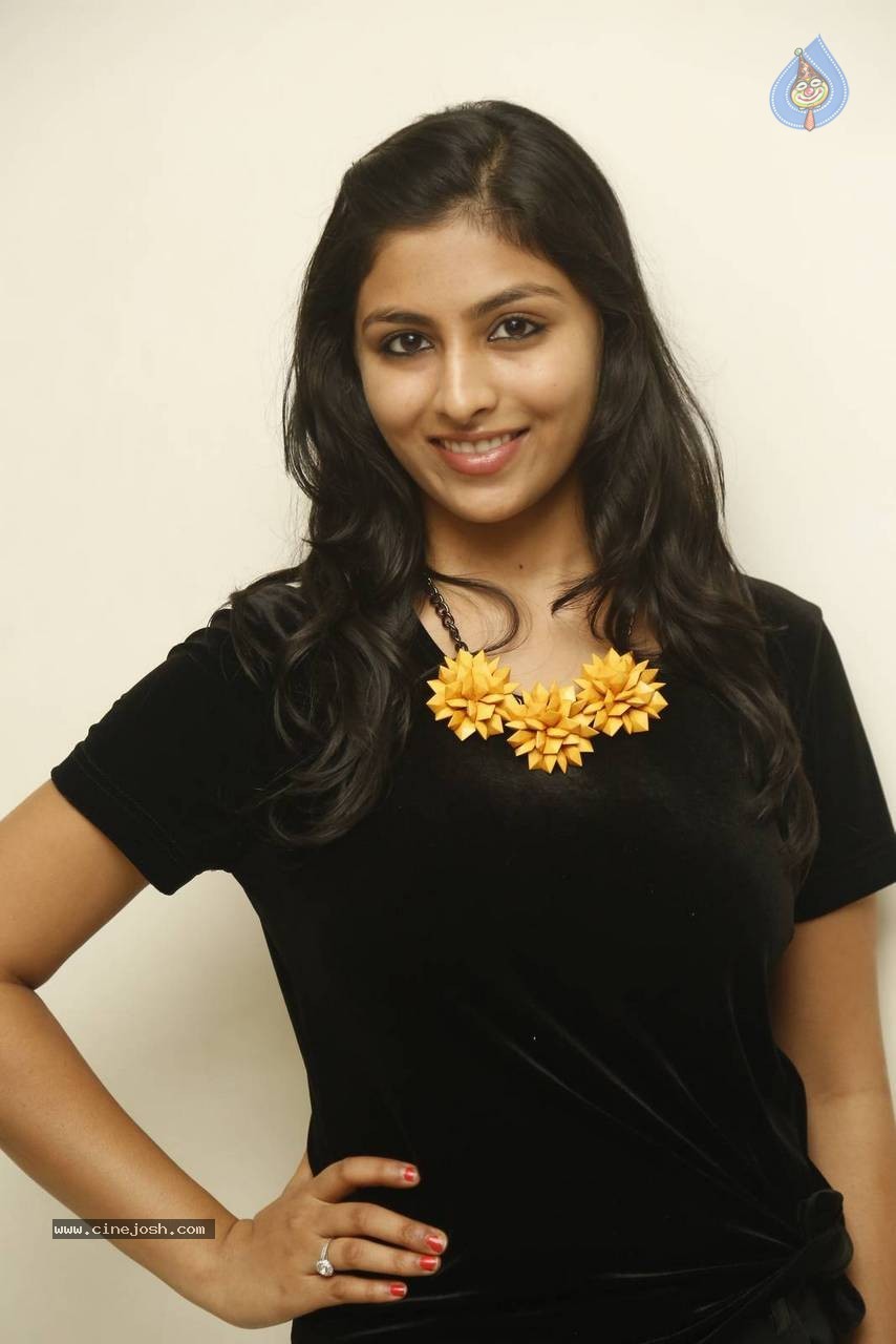 Kruthika Jayakumar Photos - 7 / 45 photos