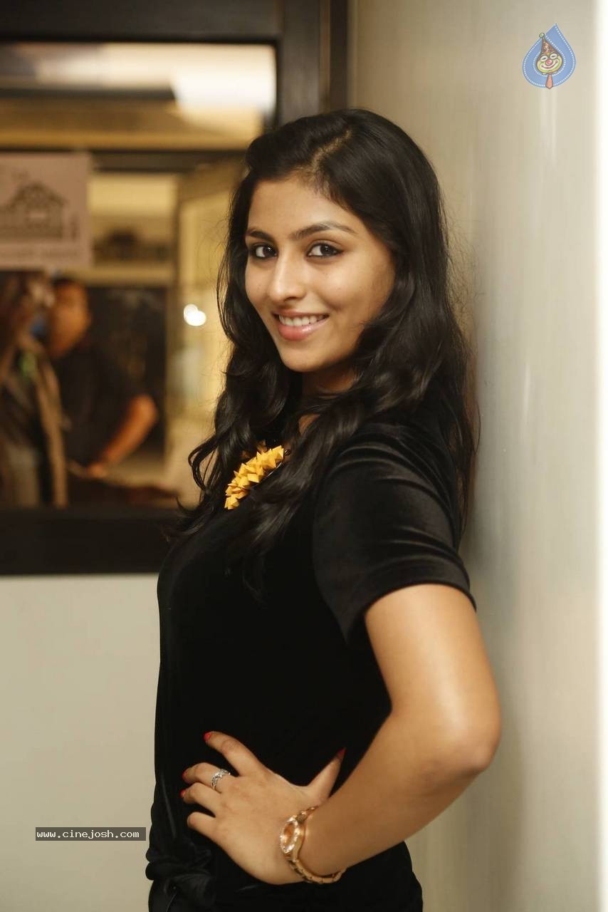 Kruthika Jayakumar Photos - 8 / 45 photos