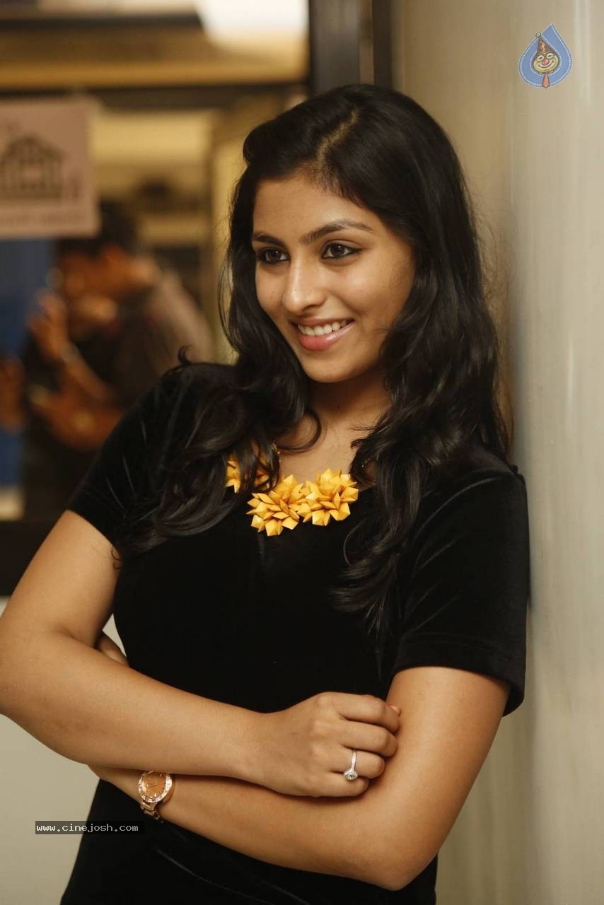 Kruthika Jayakumar Photos - 9 / 45 photos