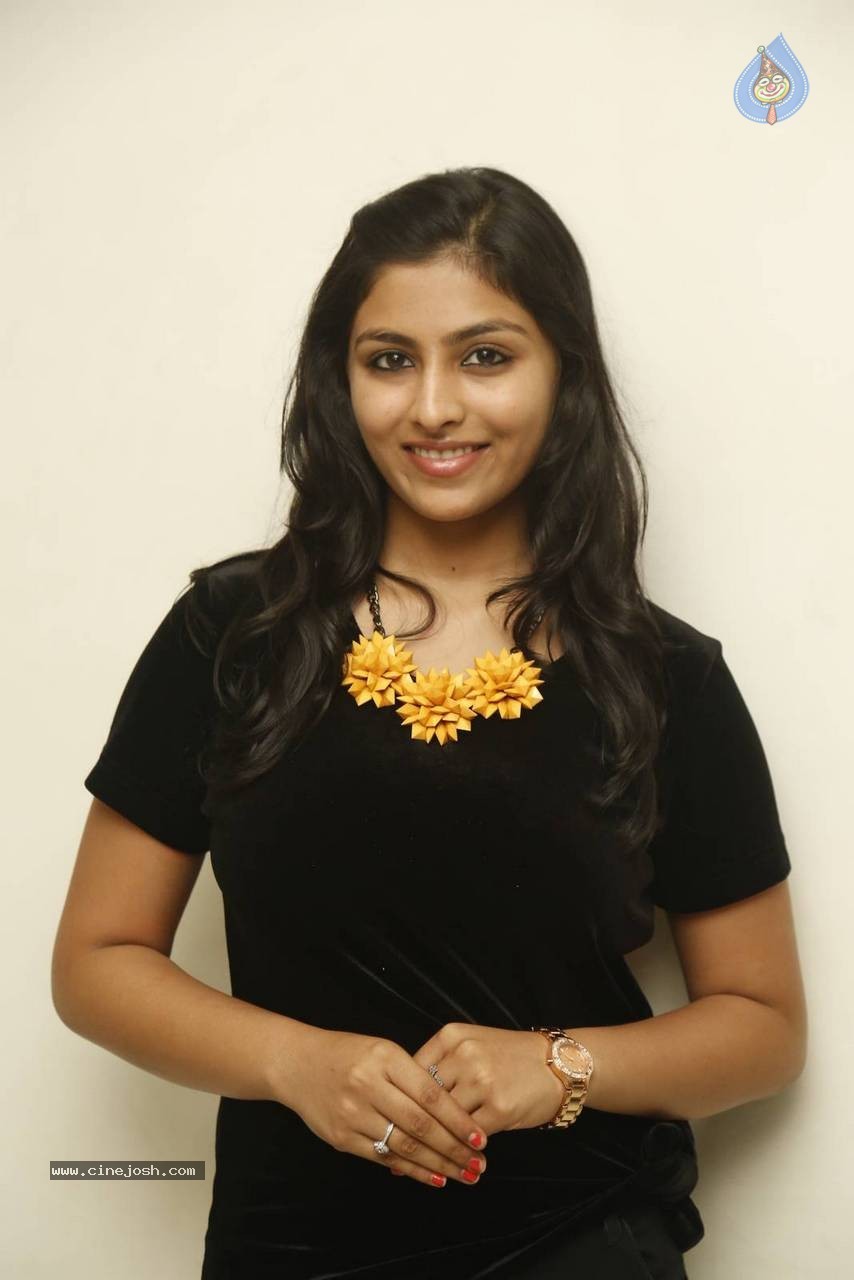 Kruthika Jayakumar Photos - 11 / 45 photos