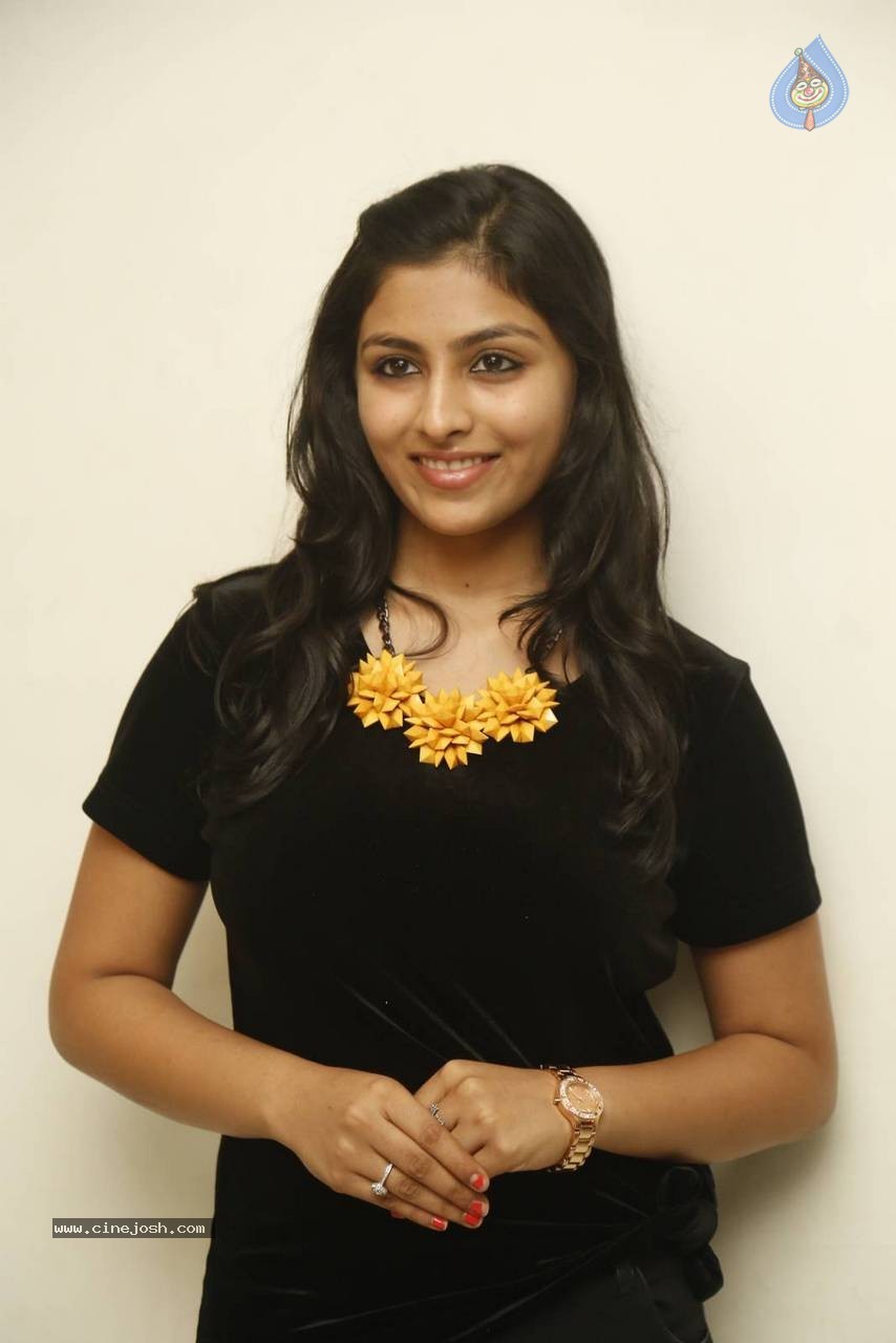 Kruthika Jayakumar Photos - 18 / 45 photos