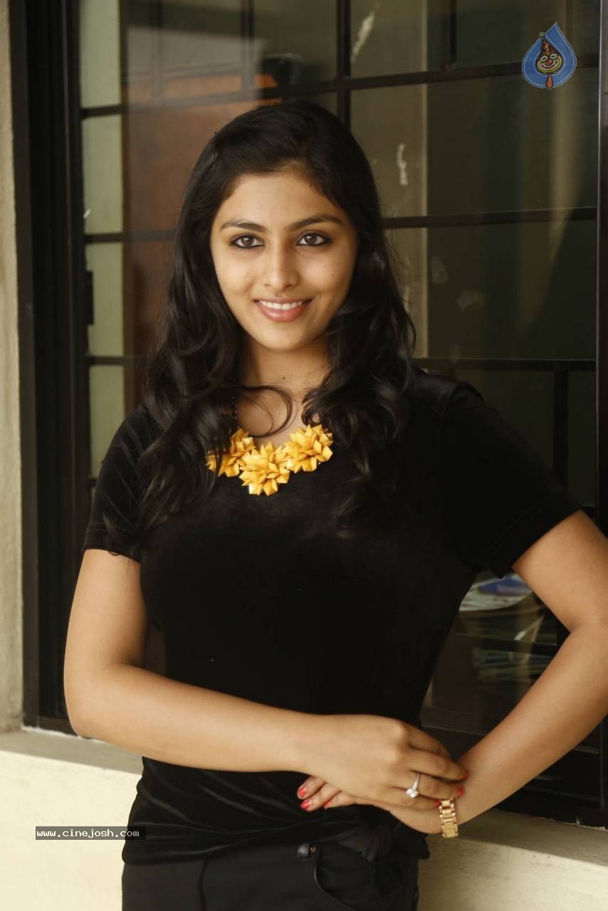 Kruthika Jayakumar Photos - 20 / 45 photos