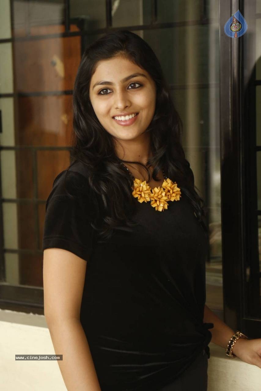 Kruthika Jayakumar Photos - 30 / 45 photos