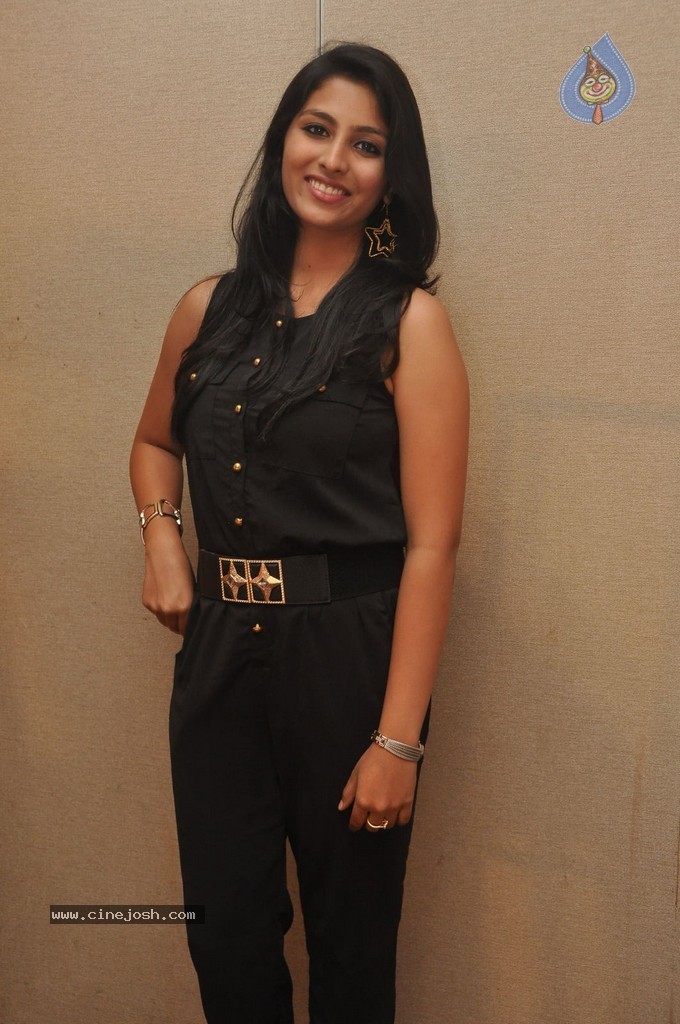 Kruthika Jayakumar Stills - 22 / 38 photos