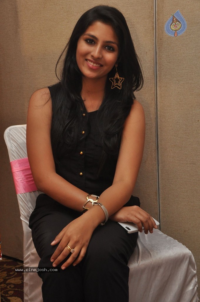 Kruthika Jayakumar Stills - 32 / 38 photos