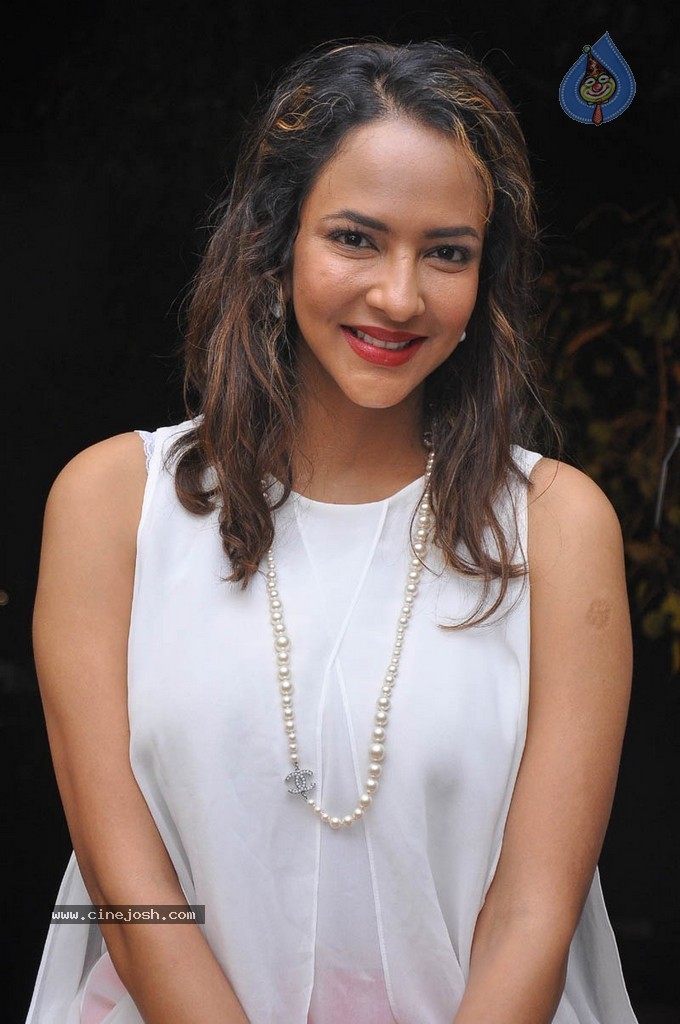 Lakshmi Manchu Stills - 12 / 31 photos