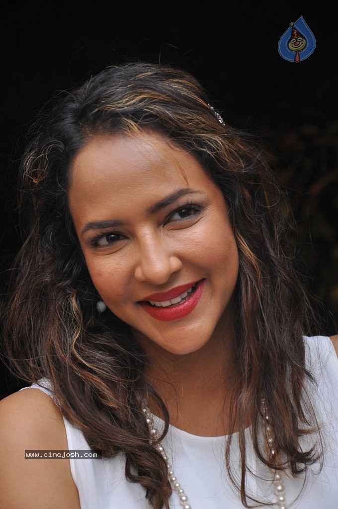 Lakshmi Manchu Stills - 28 / 31 photos