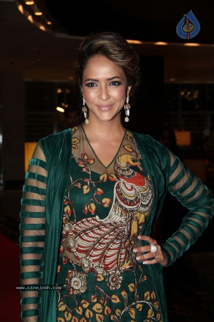 Lakshmi Manchu Stills - 32 / 39 photos