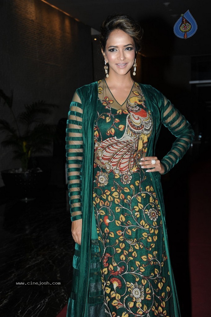 Lakshmi Manchu Stills - 39 / 39 photos