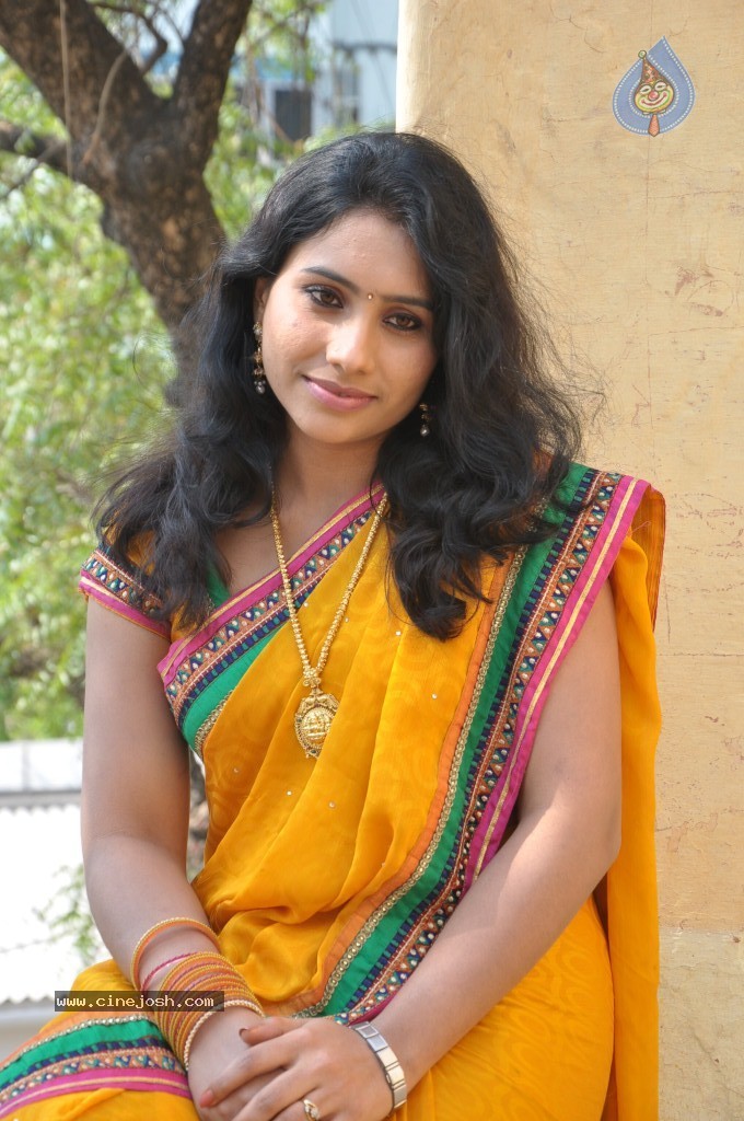 Latha Stills - 10 / 29 photos