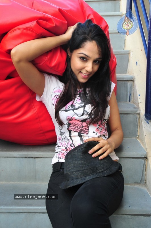 Lekha Washington New Stills - 18 / 60 photos