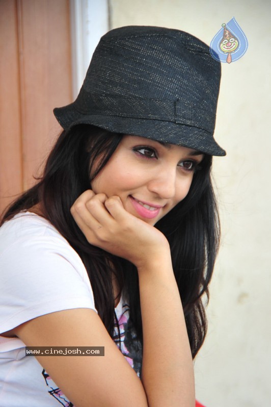 Lekha Washington New Stills - 24 / 60 photos