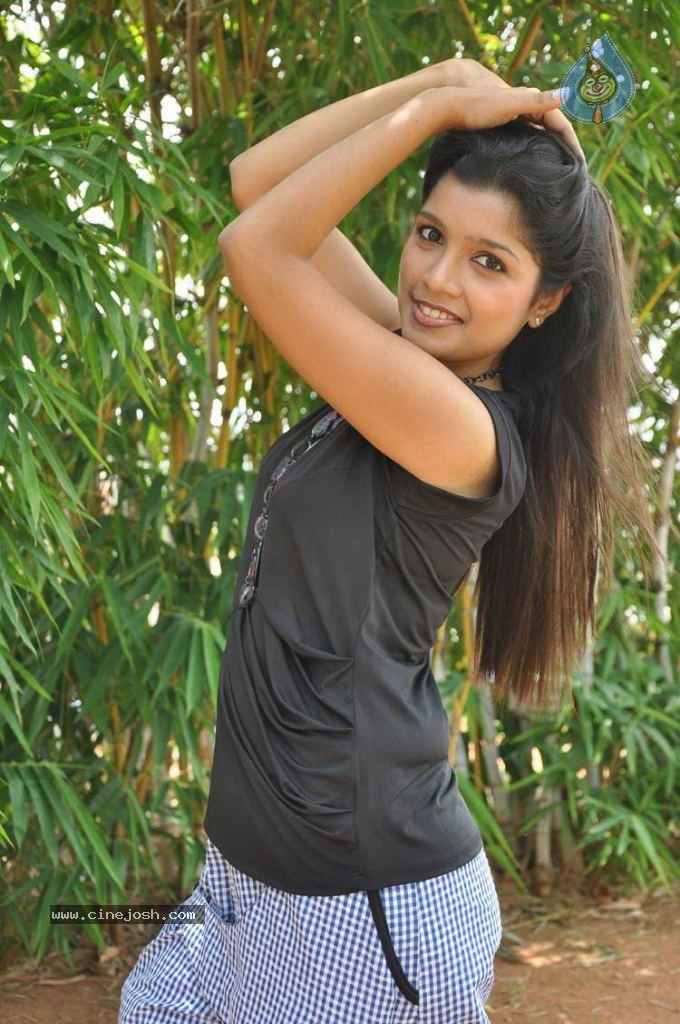 Loukya Stills - 25 / 26 photos