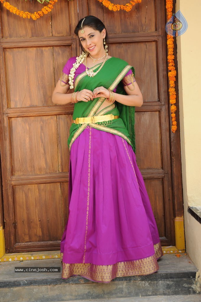 Maanasi Cute Stills - 27 / 69 photos