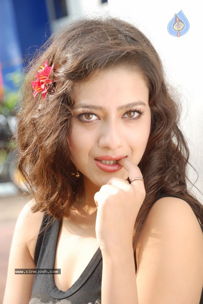 Madalasa Sharma Hot Gallery - 8 / 33 photos