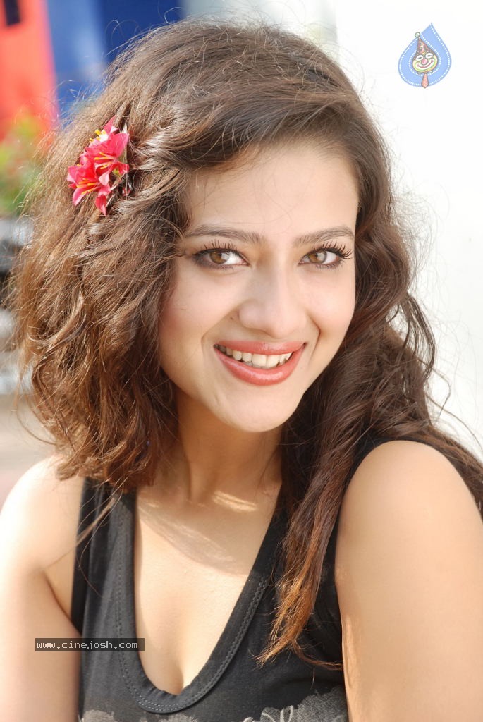 Madalasa Sharma Hot Gallery - 19 / 33 photos