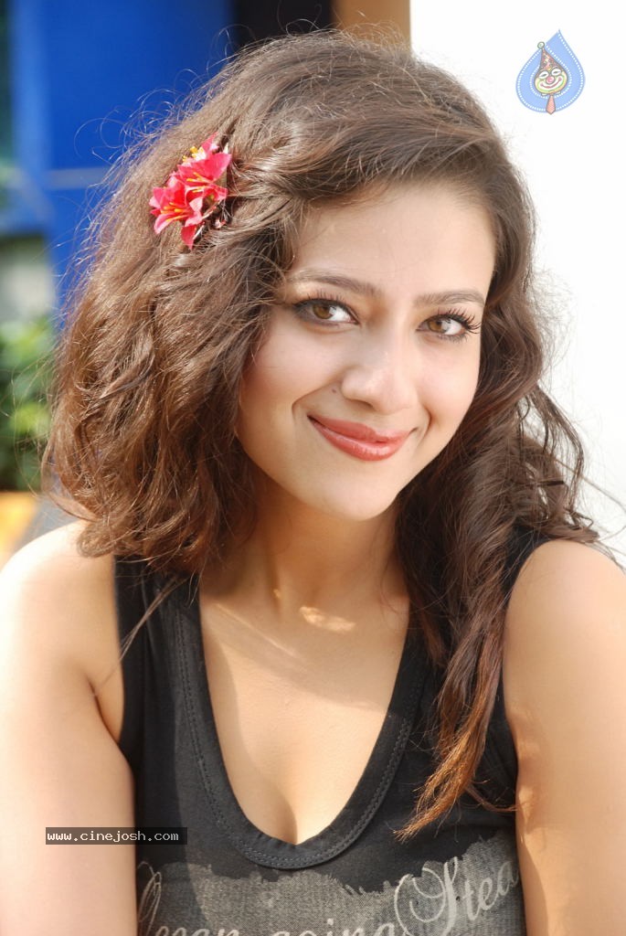 Madalasa Sharma Hot Gallery - 20 / 33 photos