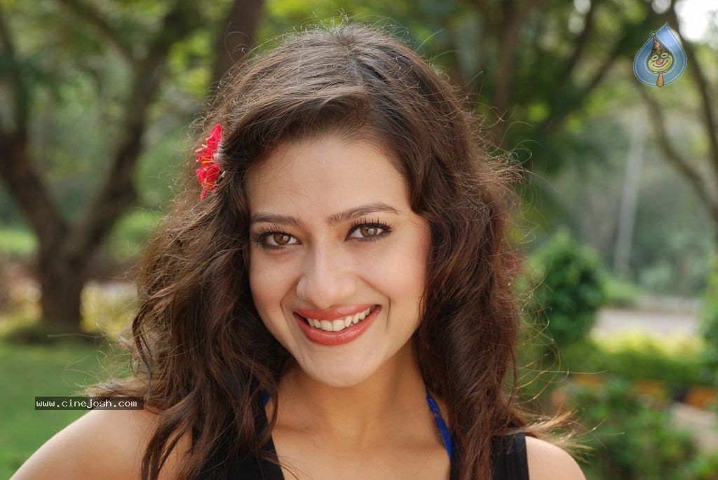 Madalasa Sharma Hot Gallery - 21 / 33 photos