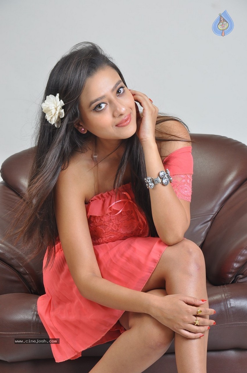 Madalasa Sharma Photoshoot - 53 / 86 photos