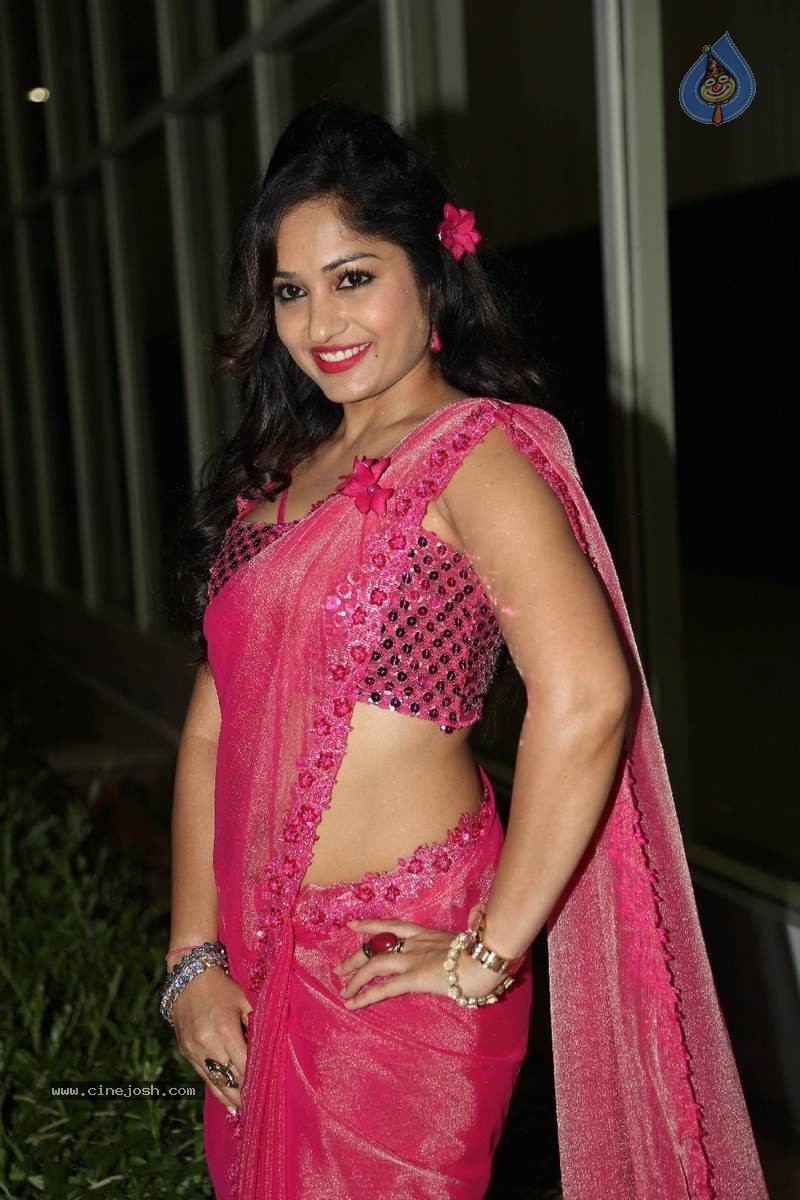 Madhavi Latha Photos - 5 / 51 photos