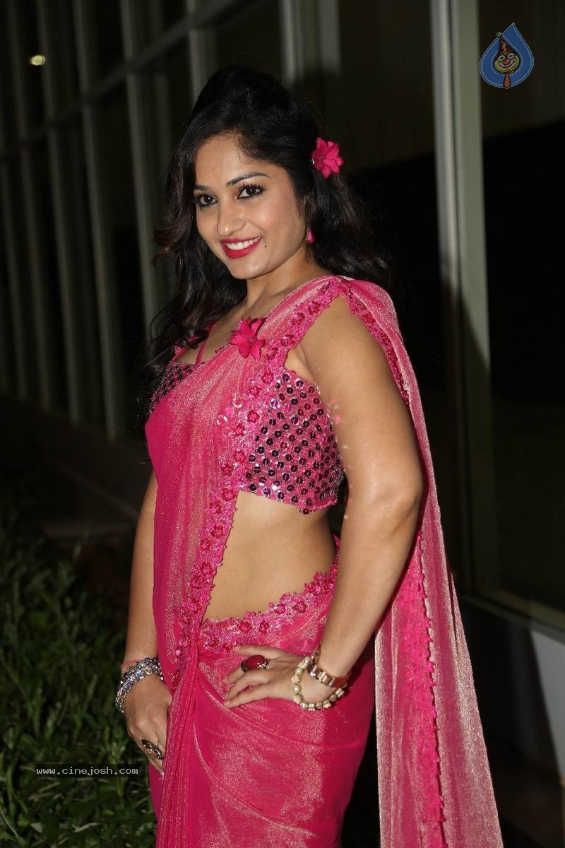 Madhavi Latha Photos - 31 / 51 photos