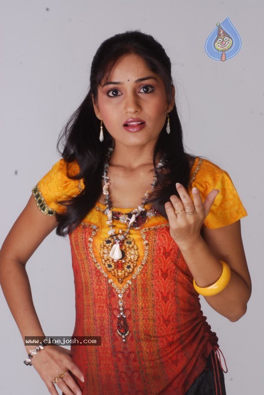 Madhavi Latha Photo Gallery - Photo 1 of 58