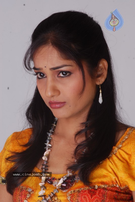 Madhavi Latha Photo Gallery - 10 / 58 photos