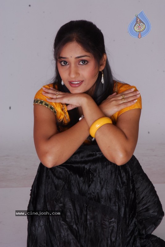 Madhavi Latha Photo Gallery - 13 / 58 photos