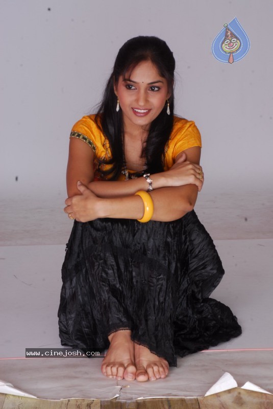 Madhavi Latha Photo Gallery - 39 / 58 photos