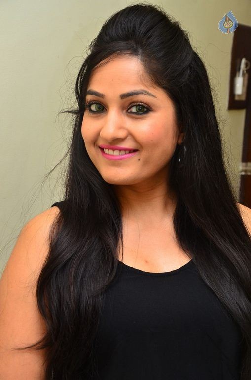 Madhavi Latha Photos - 5 / 38 photos