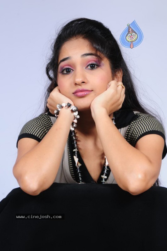 Madhavi Latha Stills - 54 / 210 photos